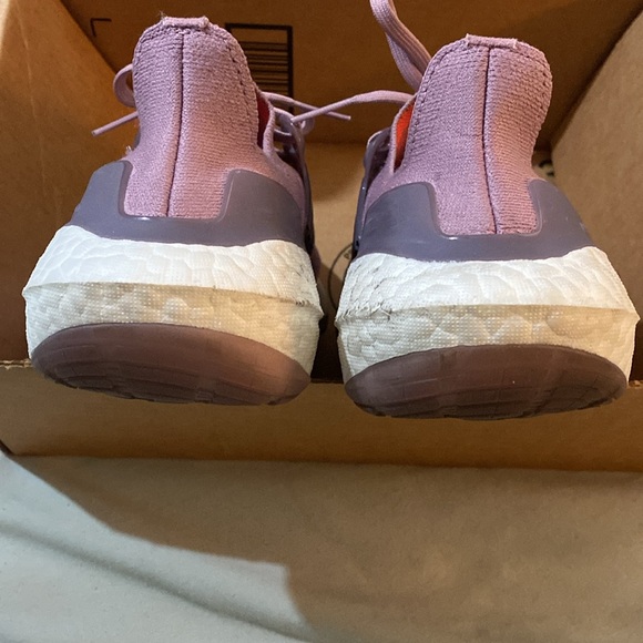 Adidas Ultraboost 22 W, Size 7.5 - Picture 7 of 11